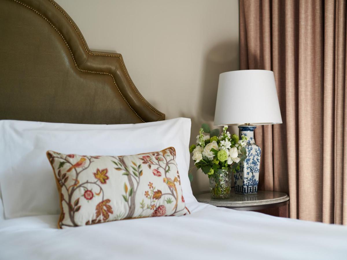 Carton House A Fairmont Managed Hotel Maynooth Exteriör bild A bed with a pillow